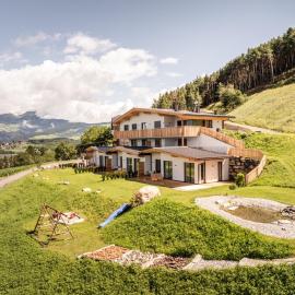 Stabingerhof Chalets & Apartment-Farm stay, hotel u gradu Bresanone