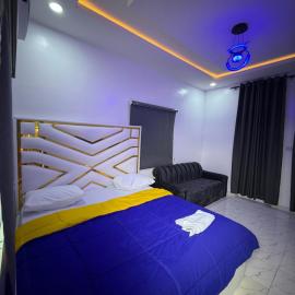 Comfortable Studio apartment in Ogudu , 15 Mins to the Airport، فندق في لاغوس