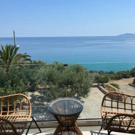 Serenity garden with sea view