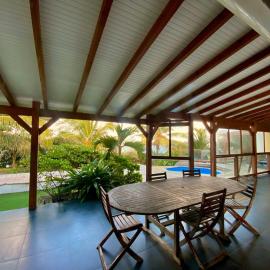 Beachfront villa with large garden and pool