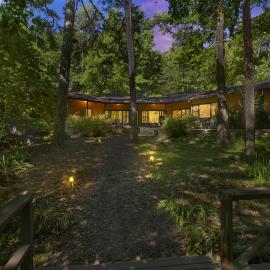 Shangri-La ! A Serene Retreat - Direct access to Trails just 7 miles drive !!