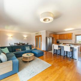 Spacious Beach Condo with SeaViews, hotel in Portimão