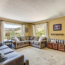 Mountain Views: Walkable Lava Hot Springs Home!, hotel in Lava Hot Springs