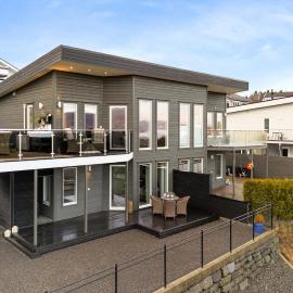Semi-detached house with lovely views of the city fjord, hotelli kohteessa Askøy