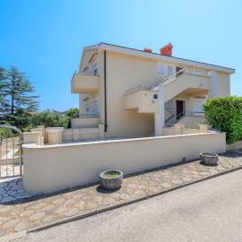 Apartments with parking space Krk - 24809: Krk şehrinde bir otel