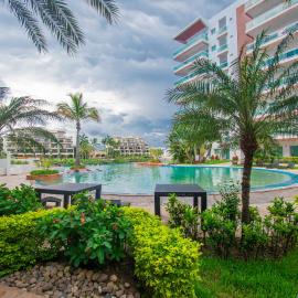 Condominio en la marina Pacifika, hotel en Los Cerritos