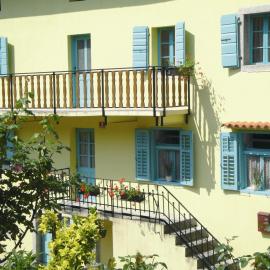 Authentic traditional Soca Valley home, hotel v mestu Kanal