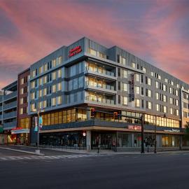 Hampton Inn & Suites Watertown Boston, Ma, хотел в Уотъртаун