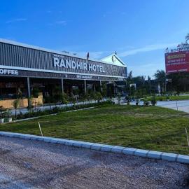 Randhir Hotel & Restaurant, hôtel 