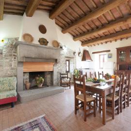 Farmhouse in Apecchio with Swimming Pool, Terrace, Garden, Hotel in Apecchio