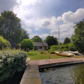 Waterfront house with big garden, hotell i Arnemuiden