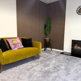 Meadowside-Stylish Newly Renovated 2 bed property, hotel en Insch