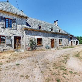 2 Bedroom Awesome Home In Sarroux - Saint Julien, hotel in Sarroux
