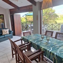 Marina Beach Lagoon View House &Blueflag beach KZN, hotel in Southbroom