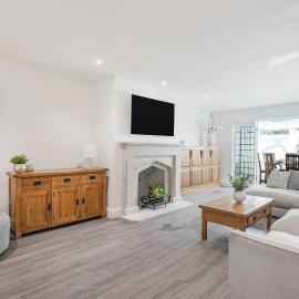The Roost Group - Brands Hatch 6 Bedroom Home