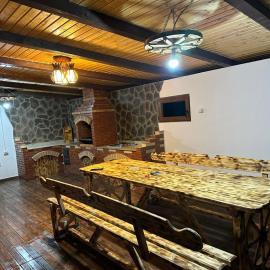 Cole si Denisa, hotell sihtkohas Beclean