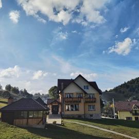Casa de pe Uliță, hotel a Fundata
