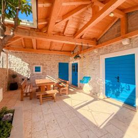Stone House Strnj: Živogošće şehrinde bir otel