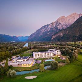 Dolomitengolf Suites, готель у місті Lavant