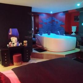 Loveroom Chambre obscure, Hotel in Saint-Amarin