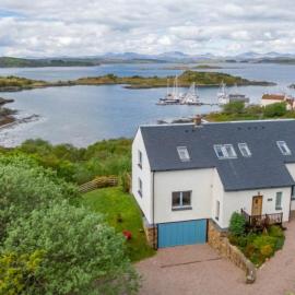 Memorising sea views contemporary, spacious 4 bedroom coastal villa near Oban