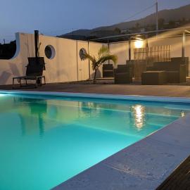 Villa PermaVista in Alleinlage und mit Infinity-Pool auf der Sonnenseite, hotel in Tijarafe