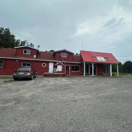 Thessalon Luxury House -Space Share, hotel in Thessalon