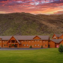 Yellowstone Village Inn and Suites, hótel í Gardiner