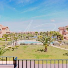Luxury Renovated Apartment Stunning Views Pool and Golf resort 5star, hotel di Torre-Pacheco