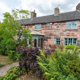 Countryside Cottage sleeps 5 10 minutes from JCB Alton towers and Peak Wildlife park and Whiston golf wedding venue Perfect for families