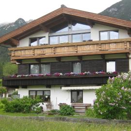 Haus Karwendelblick、ロイタッシュのホテル