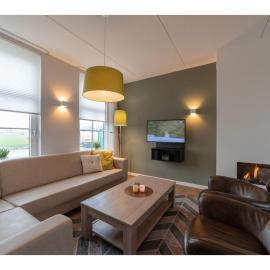 luxury 8-person Wellness villa with sauna and outdoor hot tub is unique, Hotel in Colijnsplaat