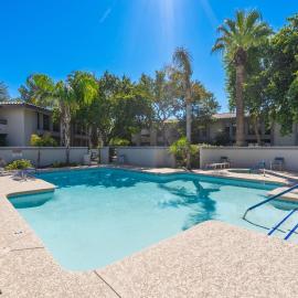 2BR Biltmore Bliss Condo with Heated Pool, Hot Tub and More, hôtel à Phoenix
