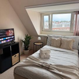 Cosy Rooms by the Beach, hotel in The Hague