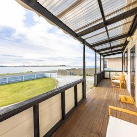 Waterfront Cottage Bluff, Hotel in Bluff