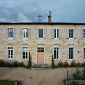 Le Cercle Chambres climatisées, hotel in Coligny