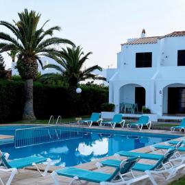 Apartamento en la playa con piscina