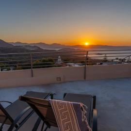 The Lookout in Mirsini - Roof Terrace - AC - WIFI, Hotel in Mirsíni
