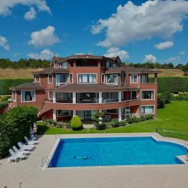 Luxury Mansion Amazing View, Hidden Garden, hotel en Celâliye
