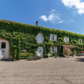 Gîte avec piscine et animaux, Hotel in Graulhet