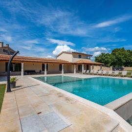 Villa Dika, a beautiful and spacious villa with a fantastic pool