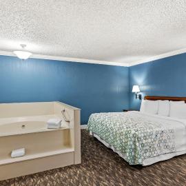 HomeTowne Studios by Red Roof Yuba City Bonanza - Marysville, Hotel in Yuba City