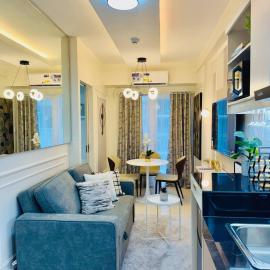 Stylish Condo Room in Iloilo City with Shared Pool, hotel in Iloilo City