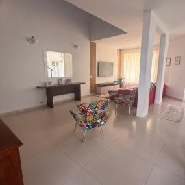 Casa na praia de Bertioga com piscina e churrasqueira