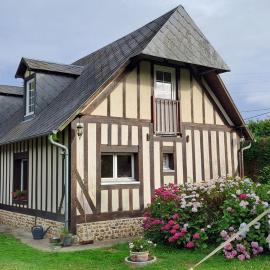 Duplex dans maison normande avec accès au jardin, Hotel in Bernay
