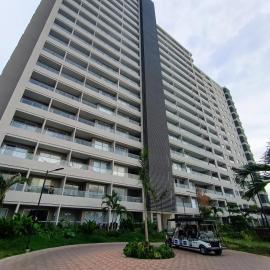 Loft moderno con vista al mar y a la sierra, playa a 2 min y 4 piscinas para disfrutar en tu estadía: Simón Bolivar şehrinde bir otel