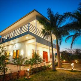 Rosewood farms, hotel din Noida