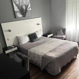 Hôtel Le Pont de l'Aube, Hotel in Arcis-sur-Aube