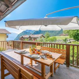 Casa Tra Borgo e Lago - Happy Rentals, hotel u gradu Teno
