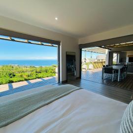 Bayview Bliss at Springerbaai Luxury ocean view eco villa with beach access، فندق في خليج موسيل